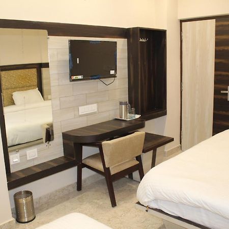 Hotel Blue Sky Haridwār Екстериор снимка