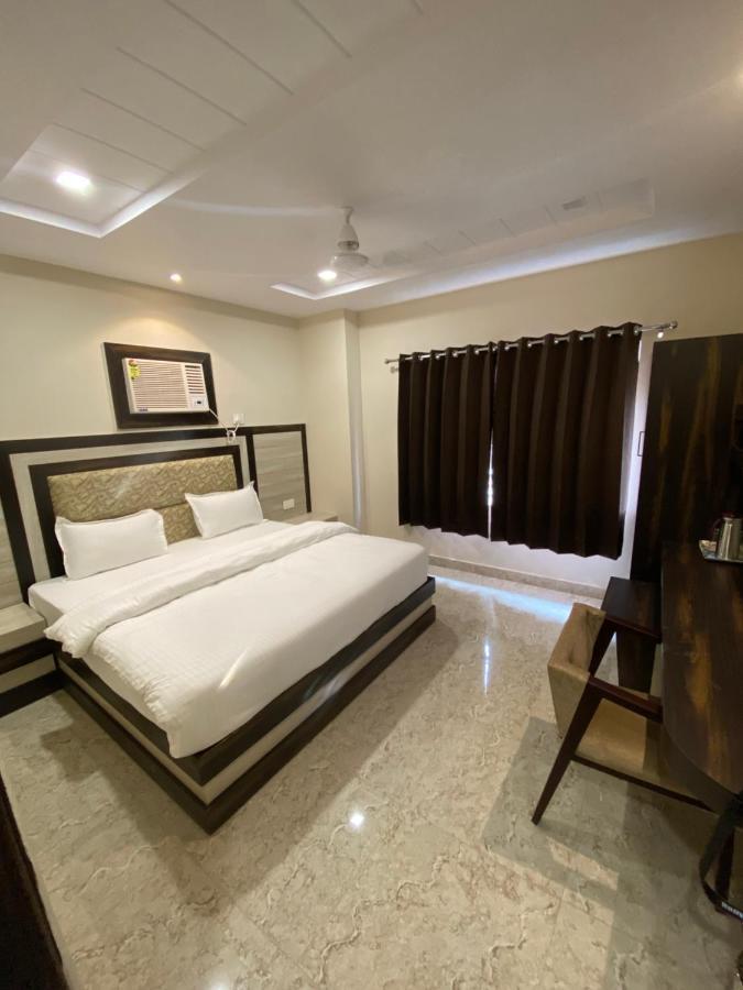 Hotel Blue Sky Haridwār Екстериор снимка