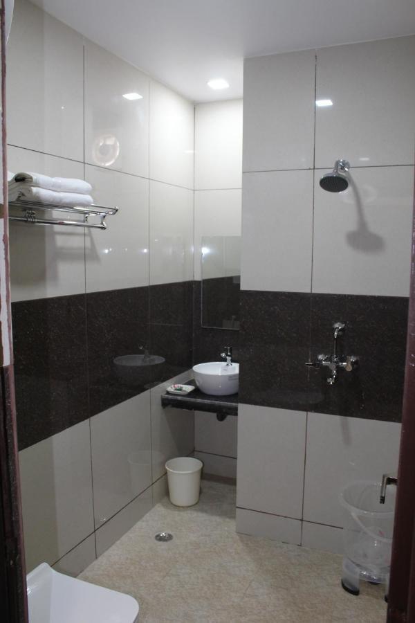 Hotel Blue Sky Haridwār Екстериор снимка