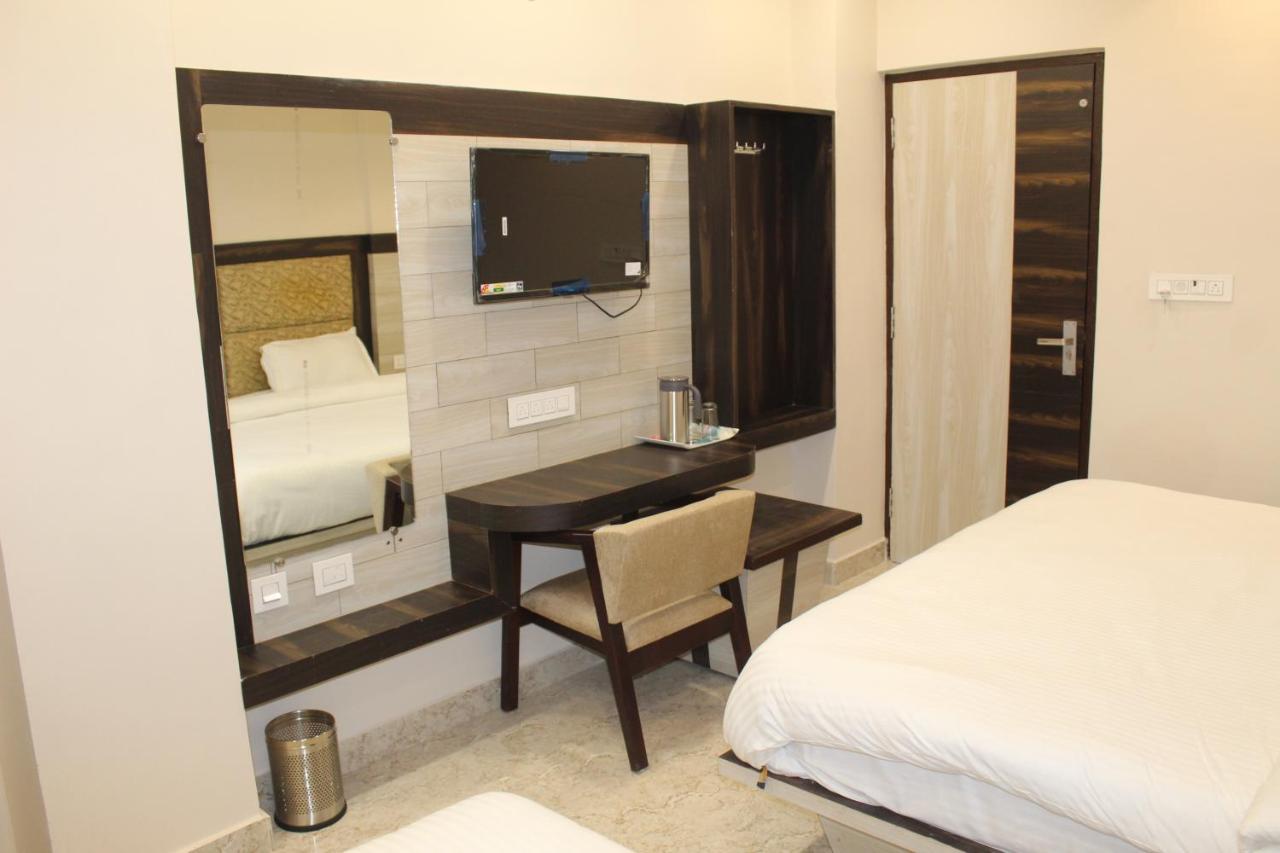 Hotel Blue Sky Haridwār Екстериор снимка